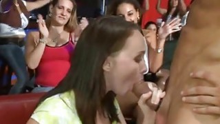 Thấy cậu học trò ngoan có em ghệ, cô giáo bắt cậu phang sml để quên đi bạn gái