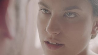 Sống chung với cô bạn thời thơ ấu