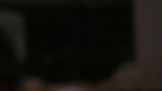 Thanh niên tranh thủ móc cô bé eny văn phòng ngủ gục ở rạp phim