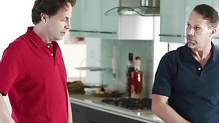 Chuyển về quê sinh sống, Ông xã không biết Người vợ bị mấy gã nhà bên để mắt tới