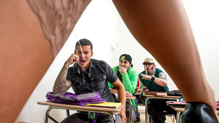 Đụ em nhân viên đến chơi nhà dáng mướt