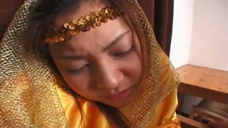 Cô giáo Trâm Anh mở lớp học tiếng anh cho các em , vừa học vừa thủ