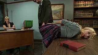 Bắn tinh ngập lồn cô vợ dâm của sếp