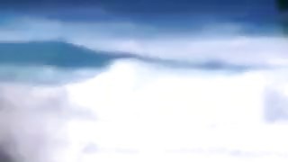 Con bé thèm quá kìa có anh nào giúp con bé không?