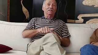 Ba mẹ đi du lịch, anh trai ở nhà quan hệ cô gấu ruột của mình