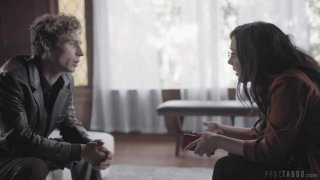 Không thể rời mắt khỏi cặp vú của em đồng nghiệp