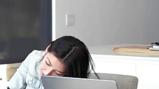 Cô hầu gái tóc đuôi ngựa thích bị địt từ phía sau