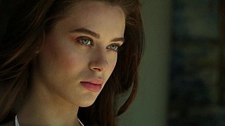 Người dì lớn tuổi đi tất đen, ngực lớn nói: Cậu to quá, to quá.