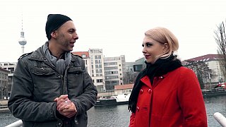 Mẹ dâm lén lút gạ tình bạn thân của con trai