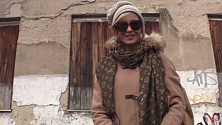 Giọt nước mắt của cô con gái hằng ngày bị bố dượng ép làm tình đến có thai