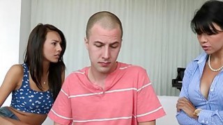 [Uncensored] Một cô hổ trắng nổi tiếng trên Internet, đầy vẻ dâm đãng, dùng ngón tay sờ vào âm hộ, làm cho lỗ của cô ấy to hơn và rên rỉ lớn tiếng