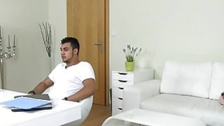 Dịch vụ tuyệt vời từ gái gọi cao cấp người Colombia mặc đồ lót đỏ, thích nhảy trên dương vật của tôi