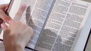 ở chung phòng với em thư ký sau bị lỡ chuyến tàu cuối về nhà