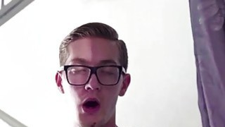 ông chú u40 bị cô cháu gái sữa chua nghịch trêu đùa đến phát nứng