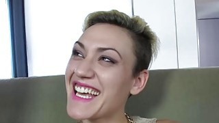 Em gái của Trùng Khánh, thân hình không gì ngăn cản được~!