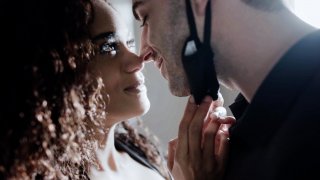 Tình một đêm giữa cậu nhân viên và nữ giám đốc trẻ dâm đãng