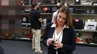 Ông xã để Người vợ thuê nhân viên mát-xa trị liệu về nhà và cái kết đắng lòng