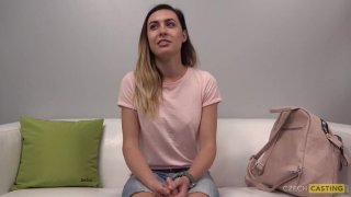 Sex vn hot girl thủ dâm bằng sextoy size châu Âu