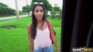 Cậu liếm trúng hạt le của mình rồi sướng quá