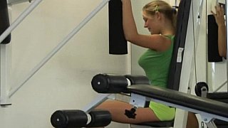 Cậu em bị chị kế bắt chui vô váy… và vắt kiệt mỗi ngày