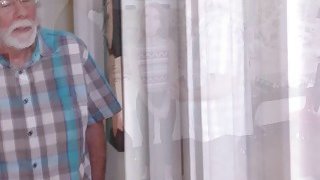 Người chồng đi làm, vợ yêu ở nhà bị bố Chồng yêu nắm được điểm yếu ép làm tình