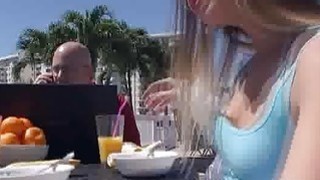 ông chồng vỡ nợ, vợ yêu đến nhà thầy giáo cũ làm giúp việc thì gặp dê cụ