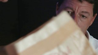 Tôi đã hẹn gặp một cô vợ nóng bỏng và nói chuyện với cô ấy trong suốt quá trình. Cô ấy nói rằng lần tới tôi sẽ đến nhà cô ấy.