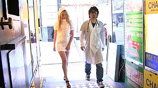 Bố ông chồng dâm dê cùng cô người tình của con trai thiếu thốn tình dục