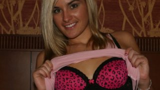 Massage spa Changchun cô gái trẻ đang massage, không chịu nổi, mông to vặn vẹo, con cặc to vào