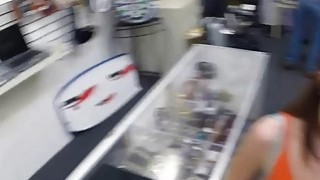 Đưa chị đồng nghiệp uống say về nhà giao phối