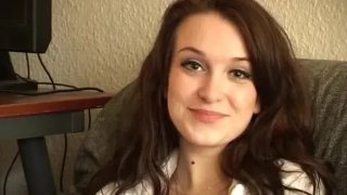 Anh bác sĩ bất ngờ phang em nhân viên bênh viện trẻ dễ thương