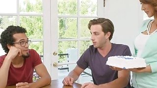 Ngày 12 tháng 7 năm 2023_Nữ sinh viên xuất sắc nhất