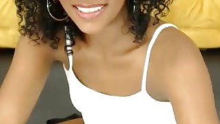 Cấp trên nữ cáo già cho cậu nhân viên trẻ uống thuốc kích dục trong chuyến công tác