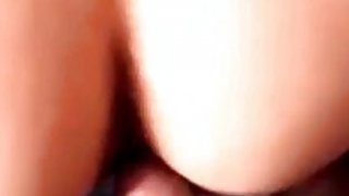 Cô giáo tương phản da trắng và dịu dàng với đôi chân dài và bộ ngực đẹp đang thèm khát một con cặc lớn. Tập đầu tiên có tổng cộng bốn tập