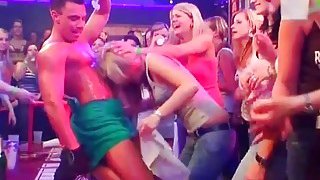 Cô vợ xin Chồng yêu đi tiệc tất niên công ty rồi say xỉn bị cấp trên đưa vào khách sạn