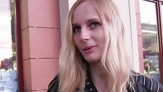 Cô đơn dù đã có người chồng, cô nàng biết đến một dịch vụ sung sướng