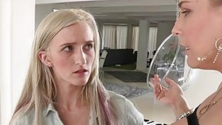 Người vợ mở tiệm mát xa tại nhà bị gã nhà sát bên dơ bẩn đến trả thù