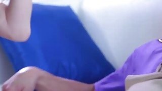 Tâm sự với cô bạn gái anh trai về việc “bắn tinh sớm” nào ngờ được chị ấy giúp