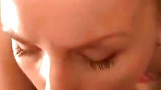 Nhét buồi vào mồm em nữ sinh mới lớn cực múp