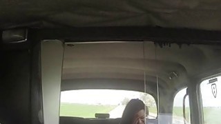 Một ngày đi làm mệt mỏi của cô nữ sinh năm nhất