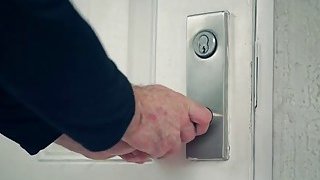 Vào phòng riêng được quản lý nữ dam dang liếm cây hàng cho