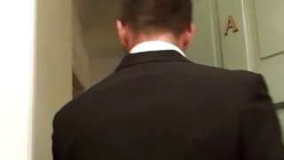 Chị dâu dáng nuột liếm cặc em trai yếu lòng