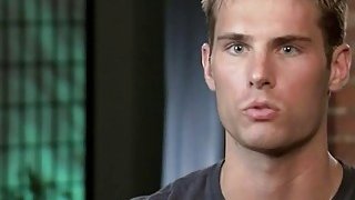 Học sinh nữ ngây thơ nhờ anh bạn thân xem hộ tại sao sờ vào đầu vú lại thấy sướng