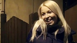 đậu xe nơi vắng vẻ móc bướm địt em mới quen