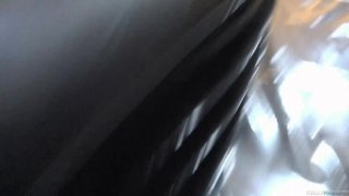 Bố anh xã hiếp luôn vợ của con trai khi bị phát hiện lấy đồ người yêu của con trai thủ dâm