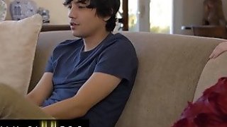 Tanhua Lão Vương đã hẹn hò trực tuyến với một nữ sinh viên mũm mĩm 18 tuổi trong kỳ nghỉ hè. Cô ấy rên lên một tiếng rất dễ thương và bị địt từ phía sau, chất lỏng màu trắng hiện rõ ra...