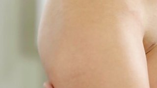 Số điện thoại của chồng là số điện thoại của vợ...