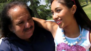 Hiếp dâm gái xinh bím hồng say xỉn