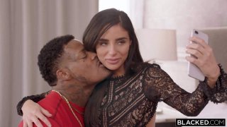 Nữ diễn viên khiêu dâm Đài Loan "ED Mosaic" Obi xinh đẹp đã bắt anh chàng bắn hai phát chỉ trong 5 phút. Con gà trống bị bóp khô và không thể chịu đựng được nữa nên nằm im...