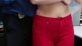 Chồng yêu đi công việc nước ngoài, Người vợ ở nhà xoạc với đám bạn của con trai